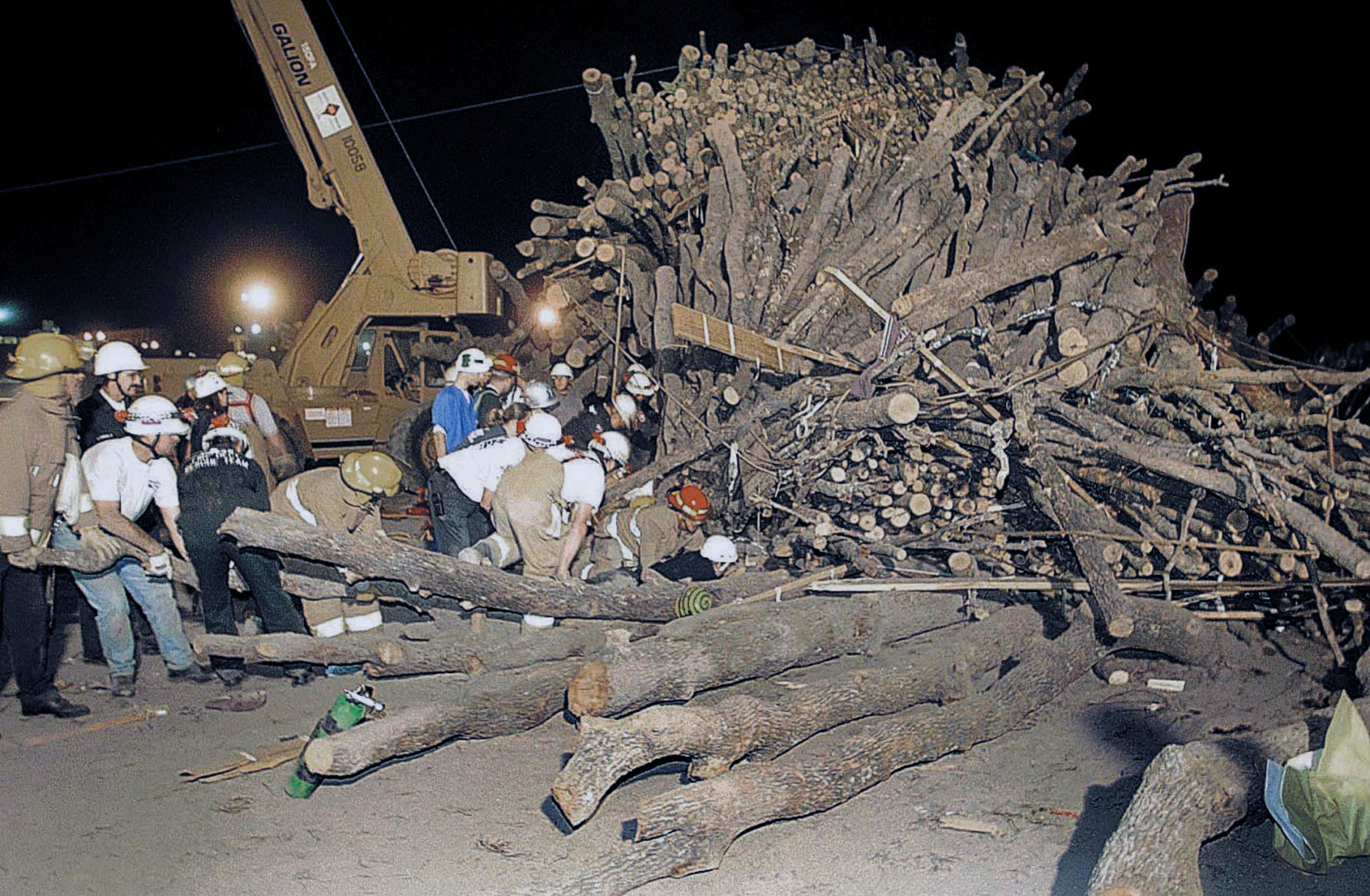 Aggie Bonfire collapses